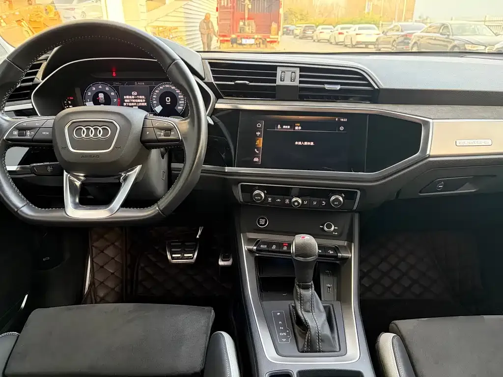 Audi Q3 — фото 4