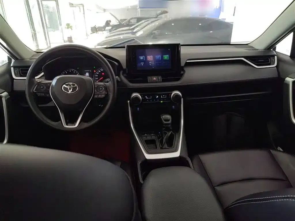 Toyota RAV4 — фото 10