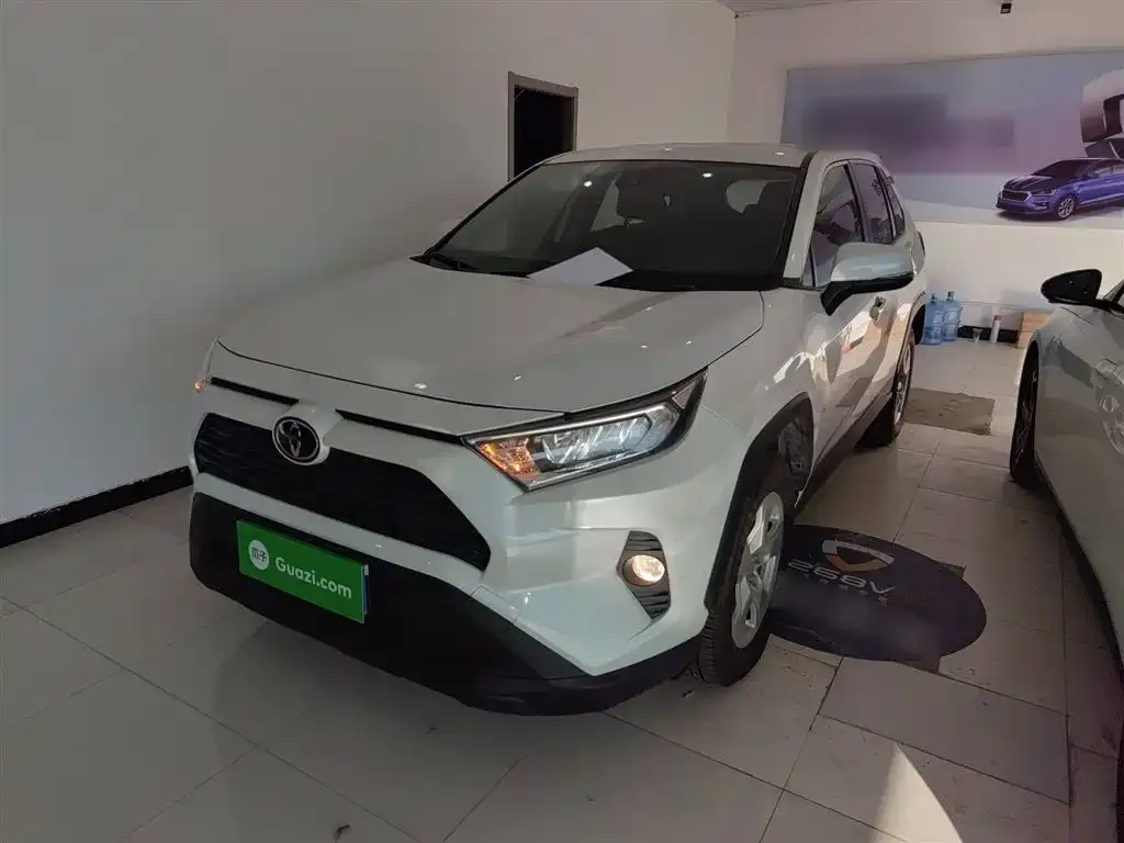Toyota RAV4 — фото 2
