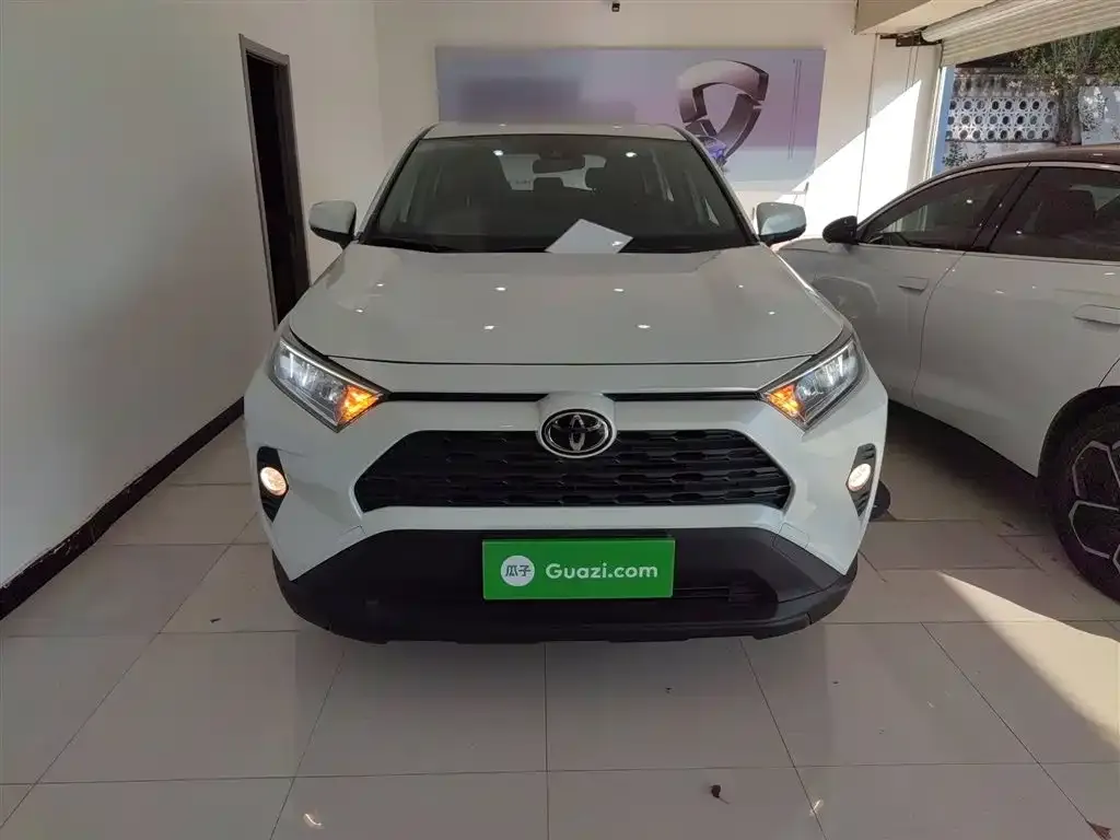 Toyota RAV4 — фото 3