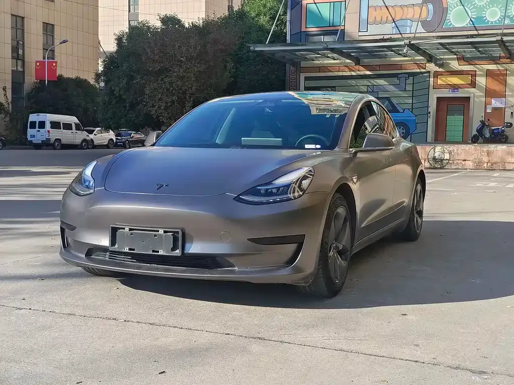 Tesla Model 3 — фото 1