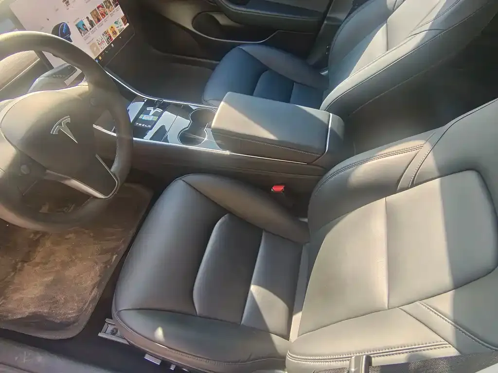 Tesla Model 3 — фото 10