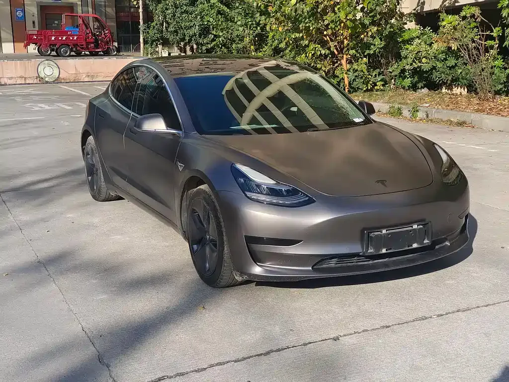 Tesla Model 3 — фото 3