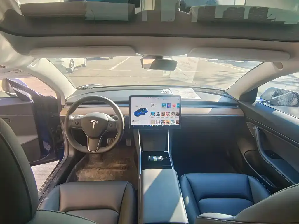 Tesla Model 3 — фото 5