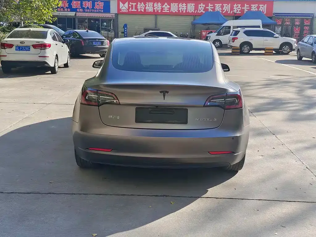 Tesla Model 3 — фото 8