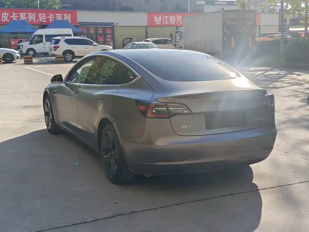 Tesla Model 3 — фото 9