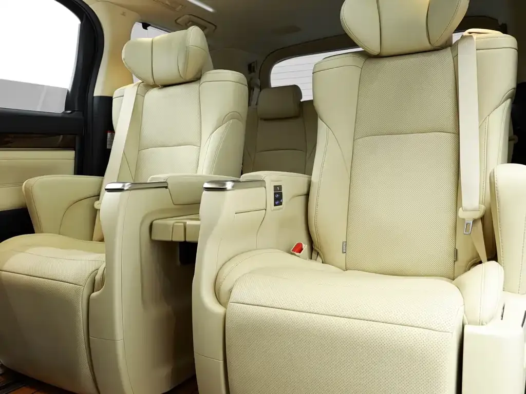Toyota Alphard — фото 7