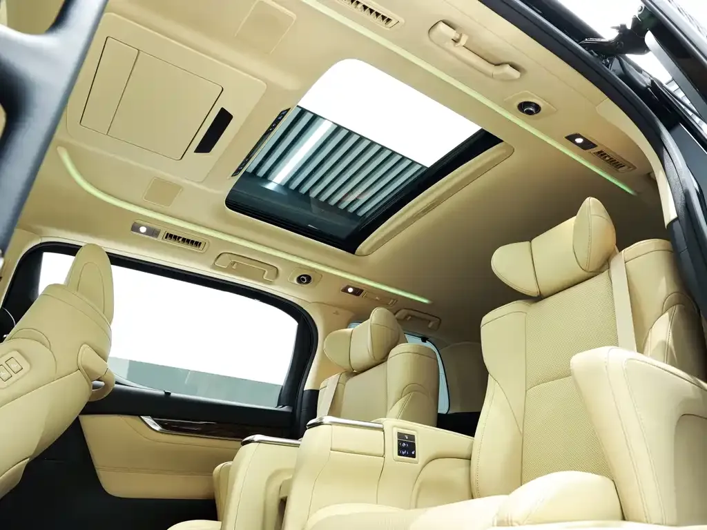 Toyota Alphard — фото 8