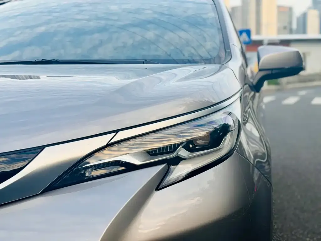 Toyota Sienna — фото 3