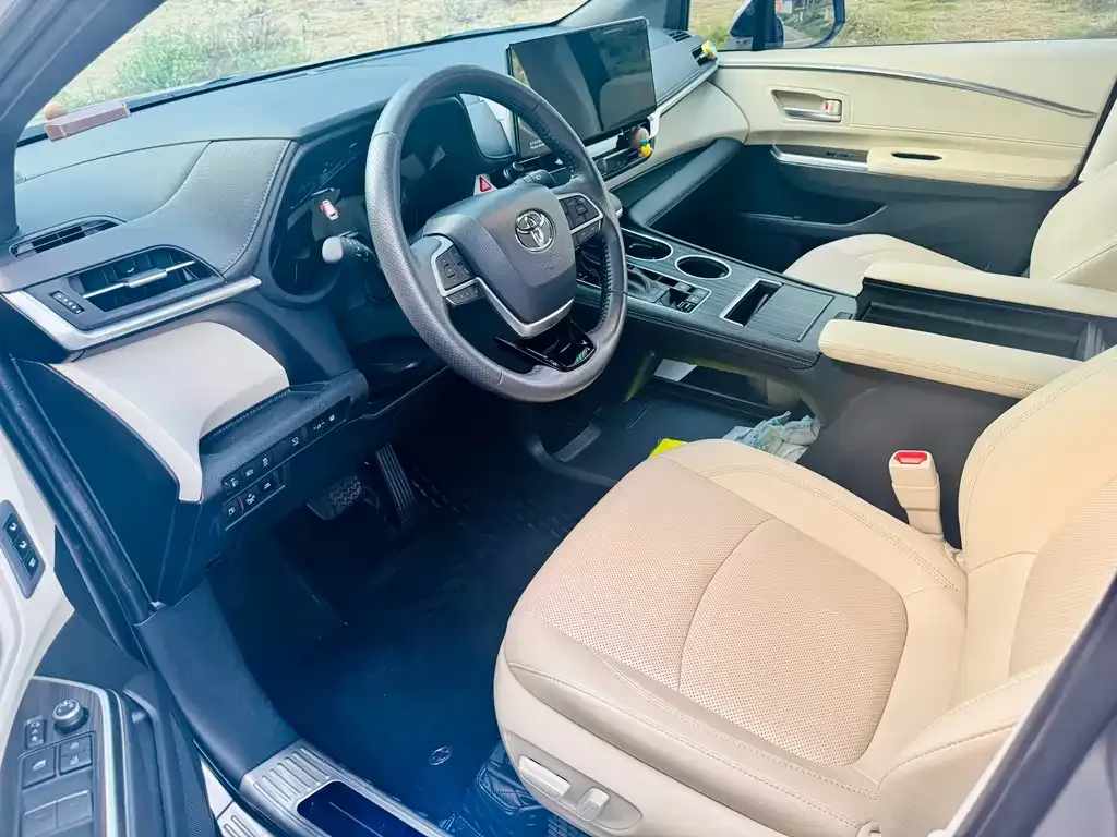 Toyota Sienna — фото 4