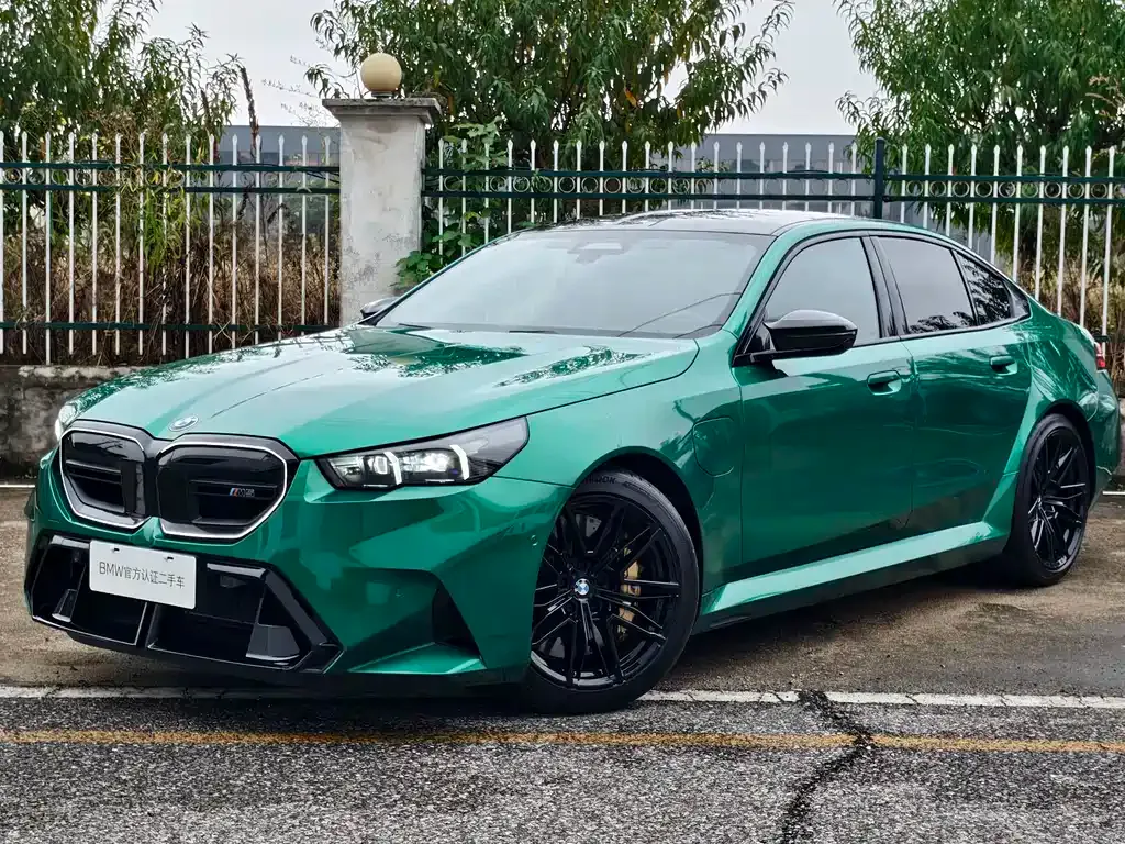 BMW M5 New Energy — фото 1