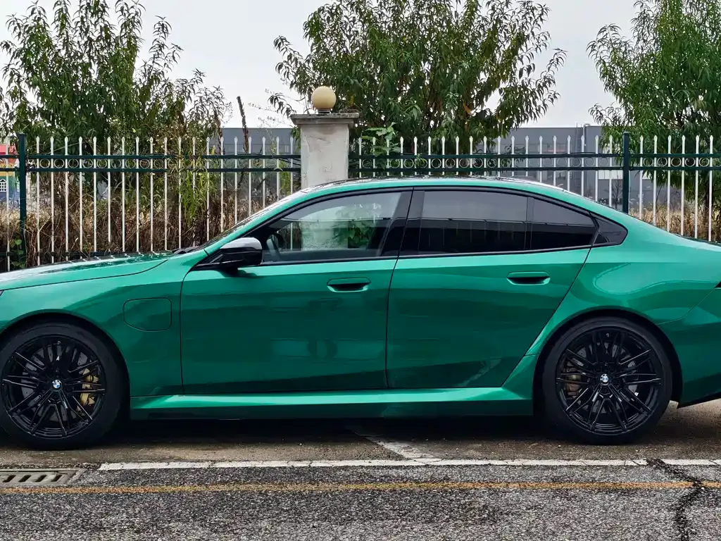 BMW M5 New Energy — фото 3