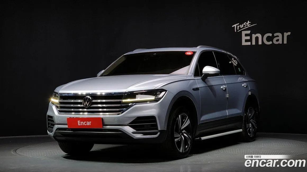 Volkswagen Touareg — фото 1