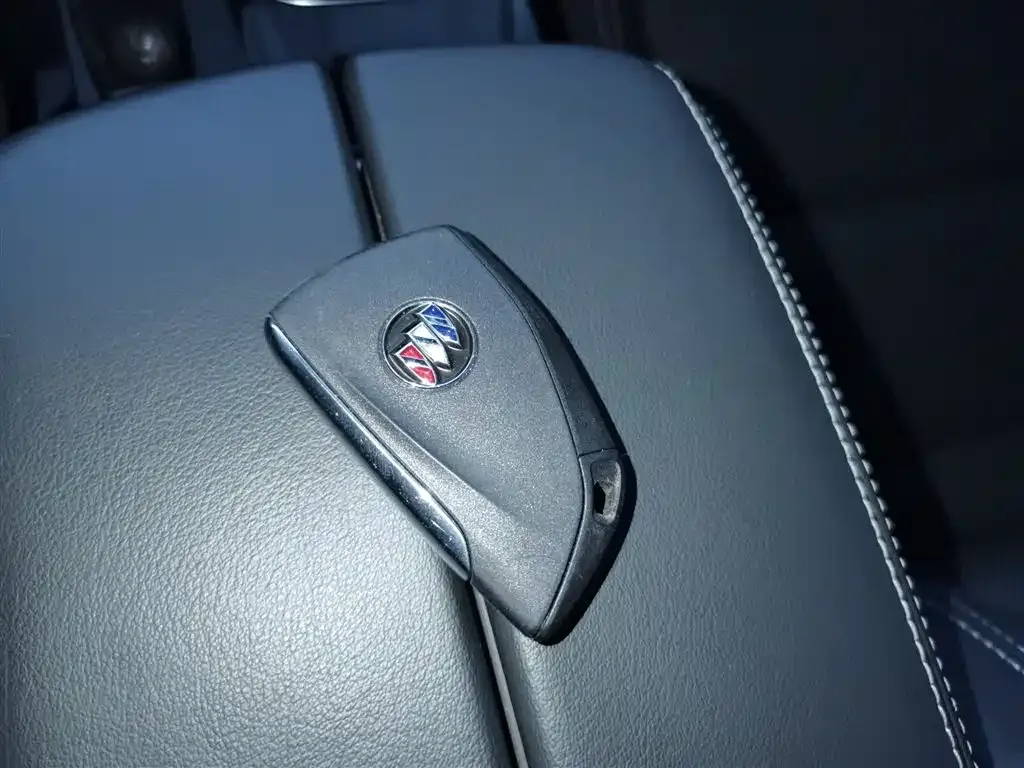 Buick Envision Plus — фото 9