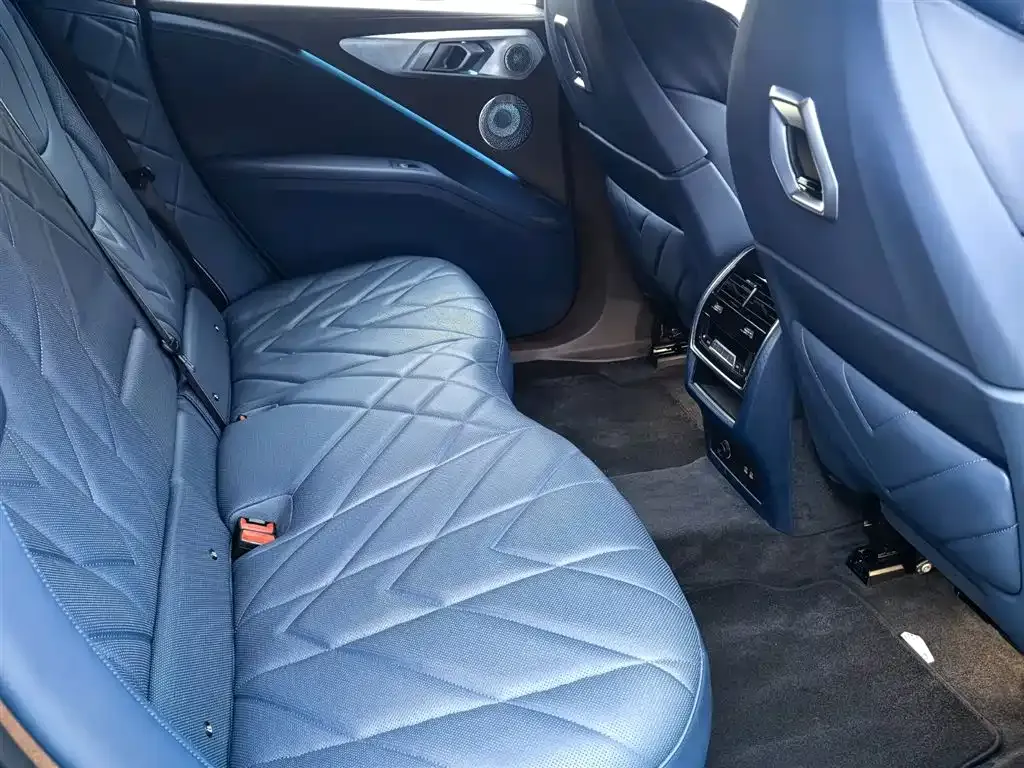 BMW XM — фото 10