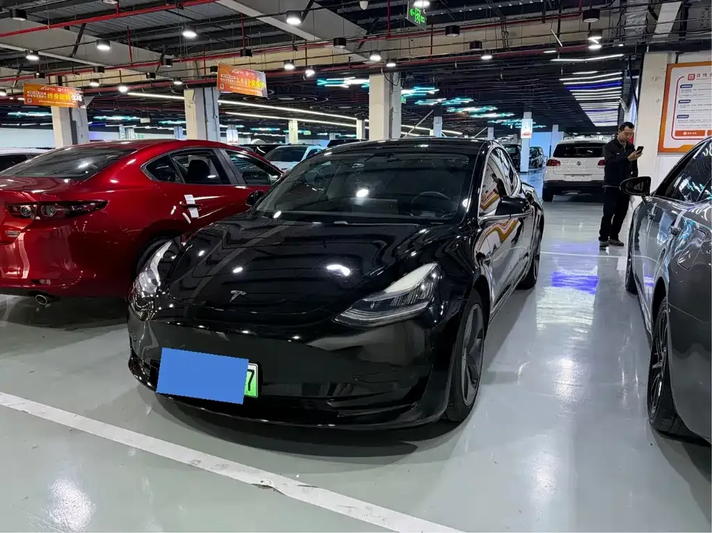Tesla Model 3 — фото 1