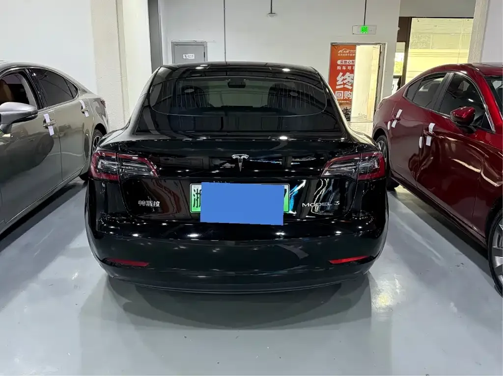 Tesla Model 3 — фото 10