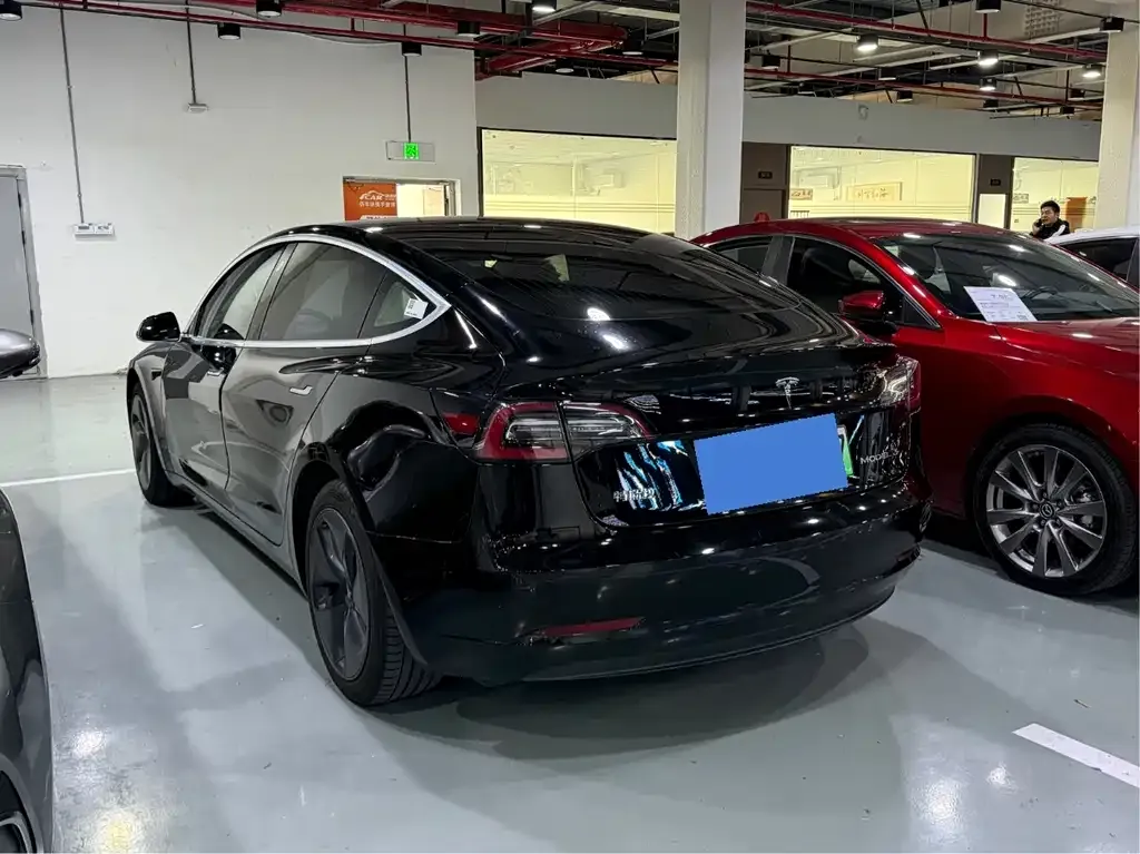 Tesla Model 3 — фото 9