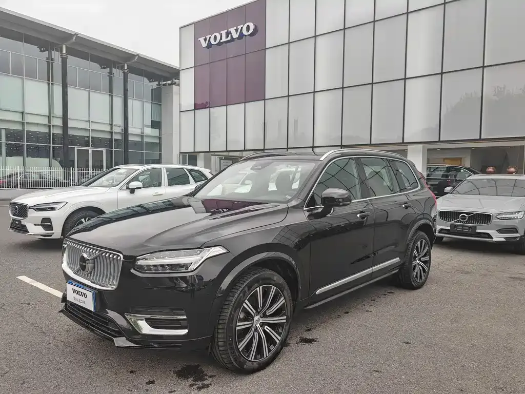 Volvo XC90 — фото 1