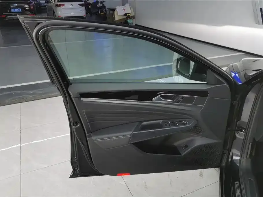 Volkswagen Passat — фото 7