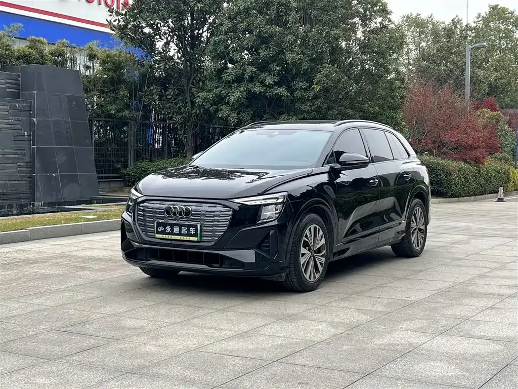 Audi Q5 e-tron — фото 1