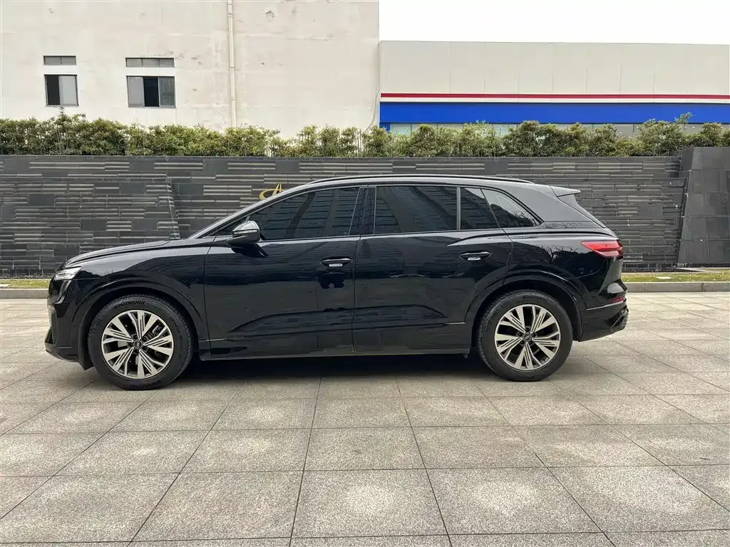 Audi Q5 e-tron — фото 10
