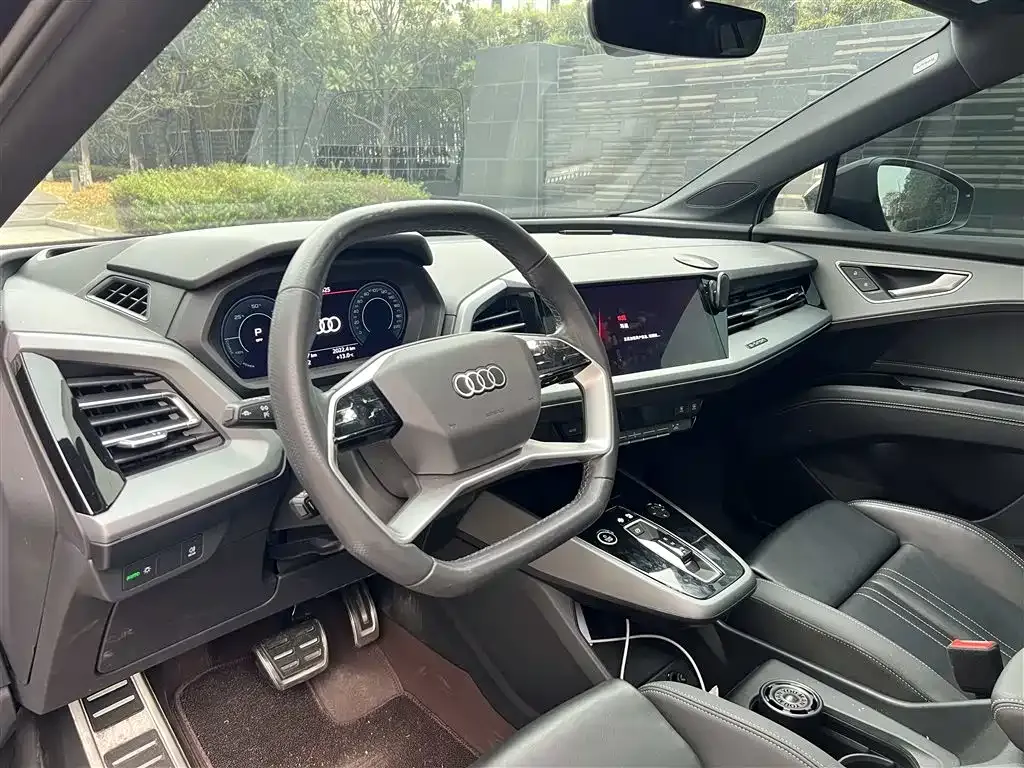 Audi Q5 e-tron — фото 8