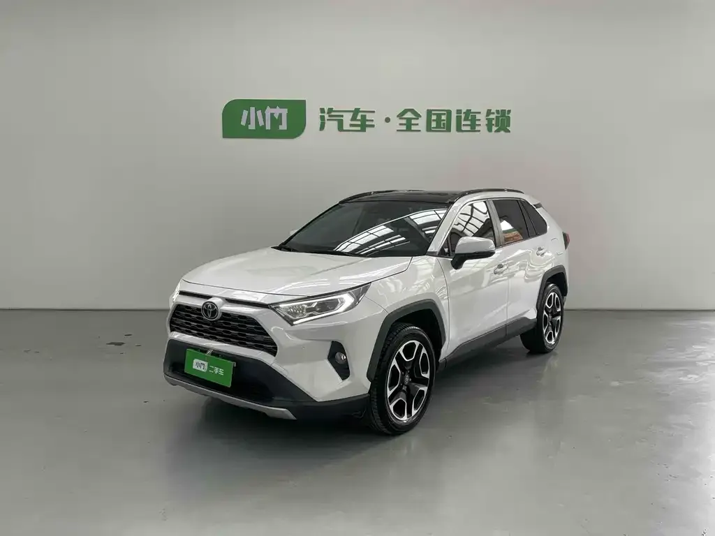 Toyota RAV4 — фото 1
