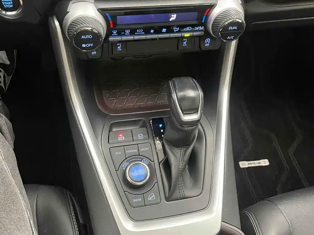 Toyota RAV4 — фото 10