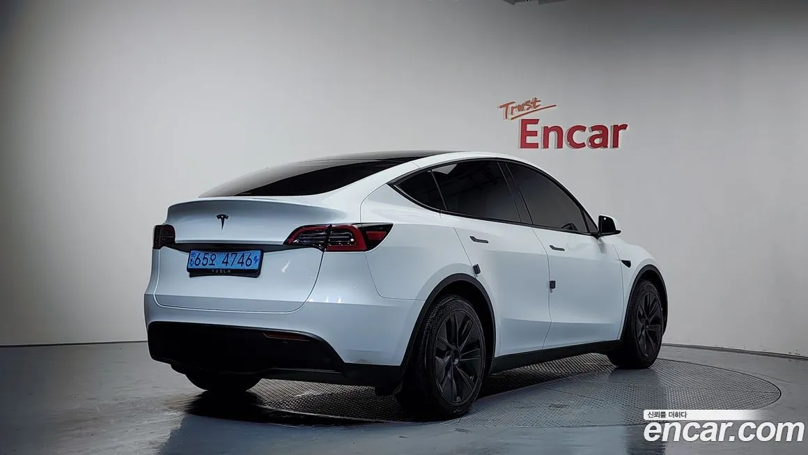 Tesla Model Y — фото 2