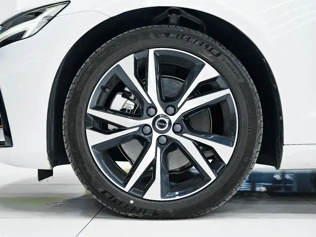 Volvo S60 — фото 10