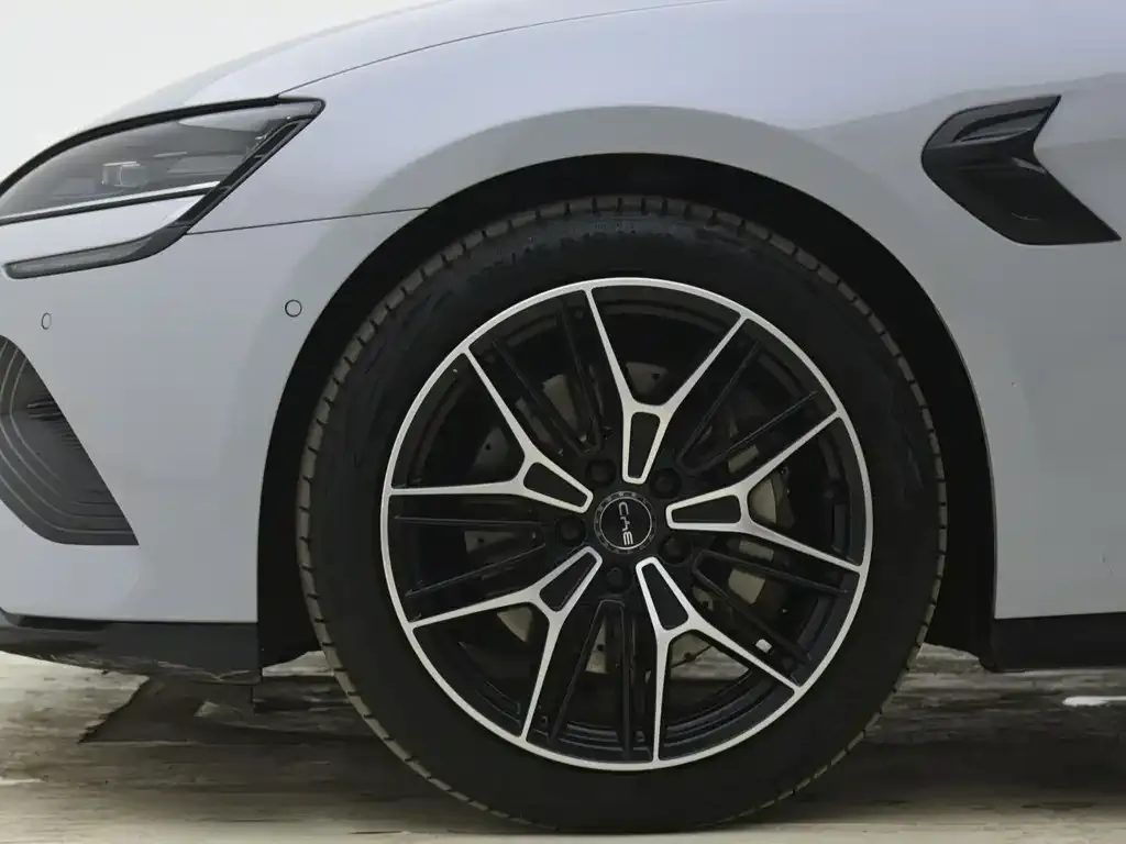 BYD Seal — фото 9