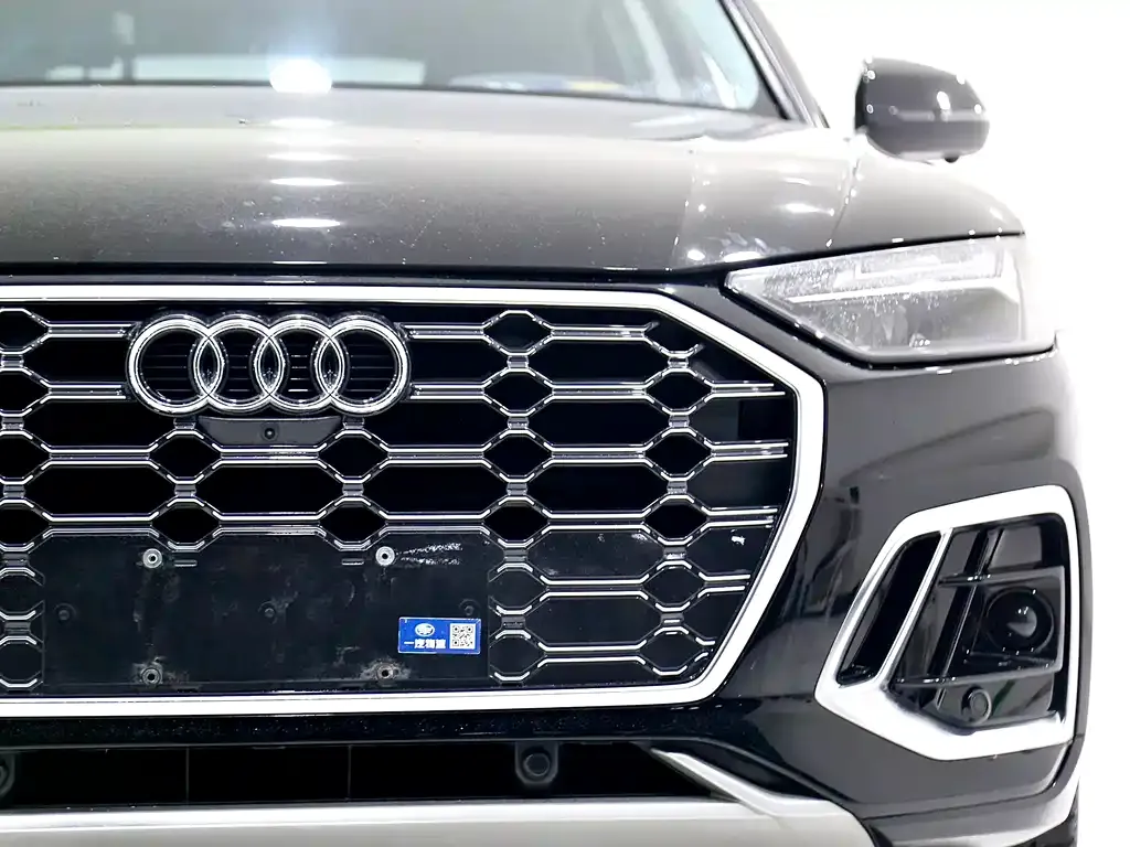Audi Q5L — фото 10
