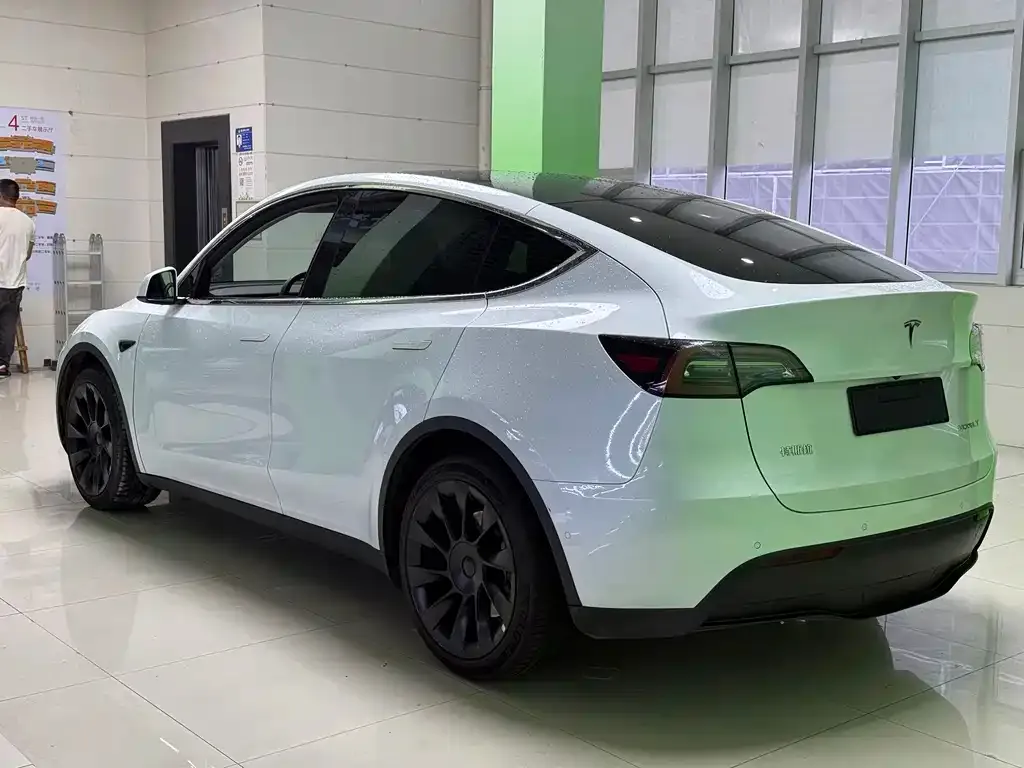 Tesla Model Y — фото 8