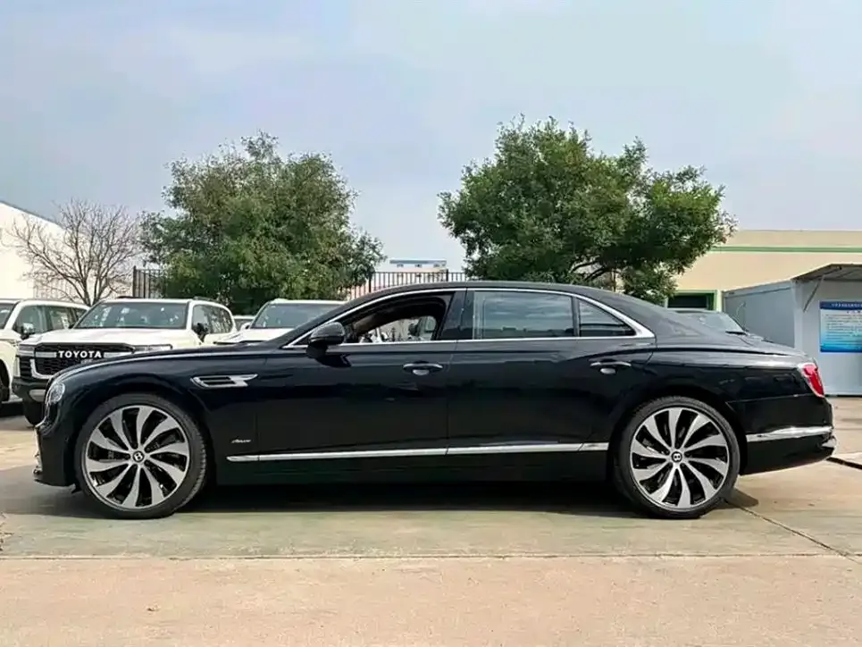 Bentley Flying Spur — фото 3