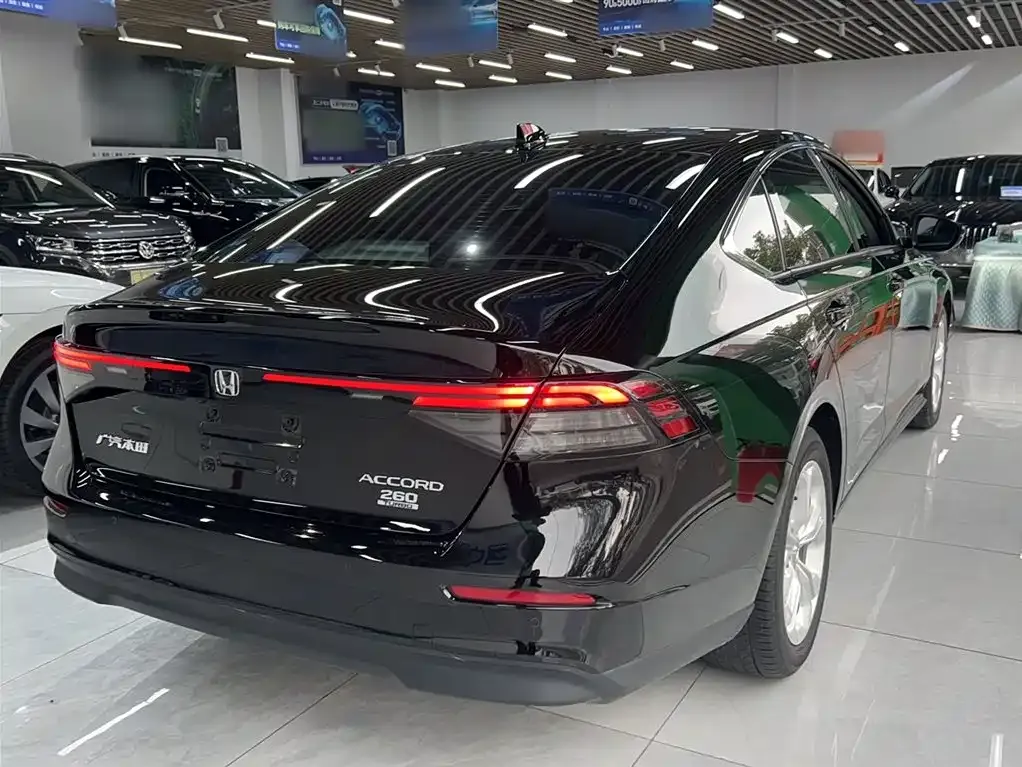 Honda Accord — фото 8