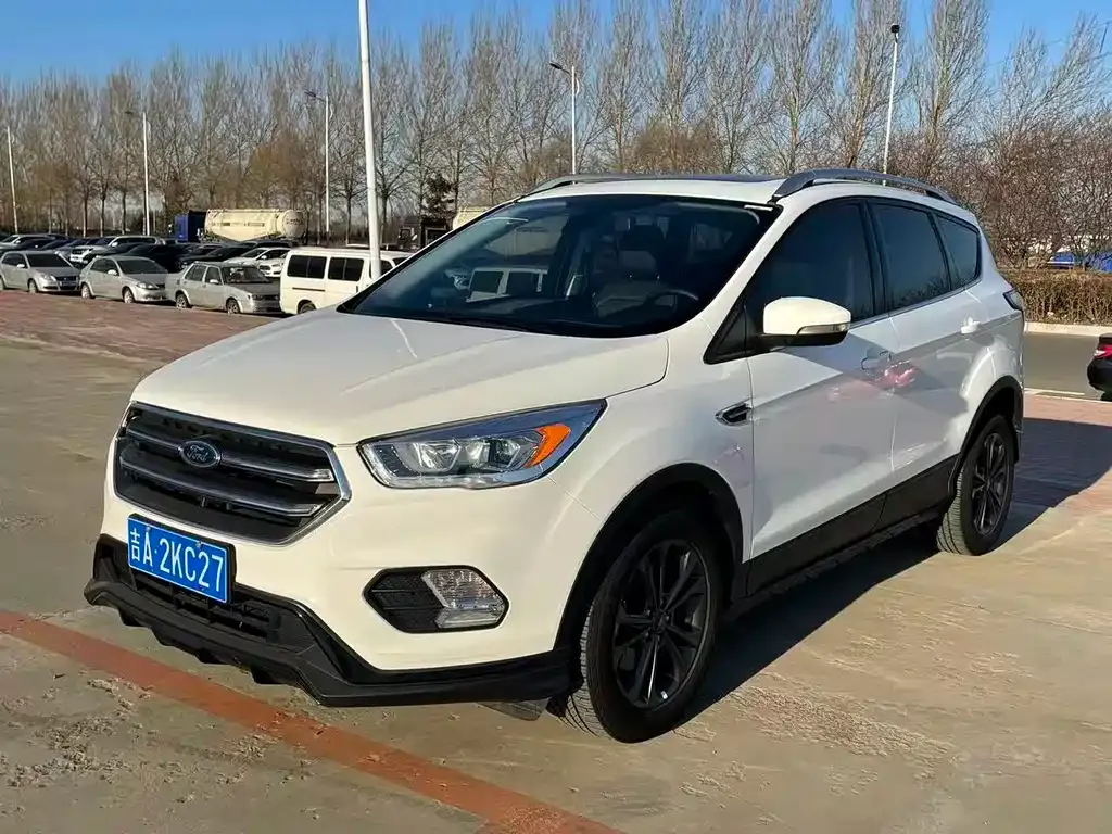 Ford Kuga — фото 1
