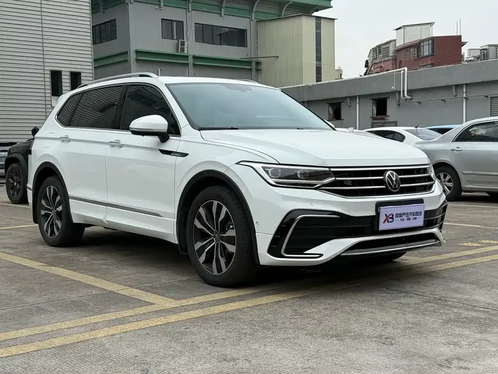 Volkswagen Tiguan L — фото 3