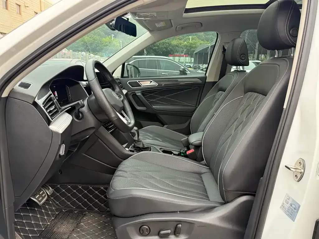 Volkswagen Tiguan L — фото 6