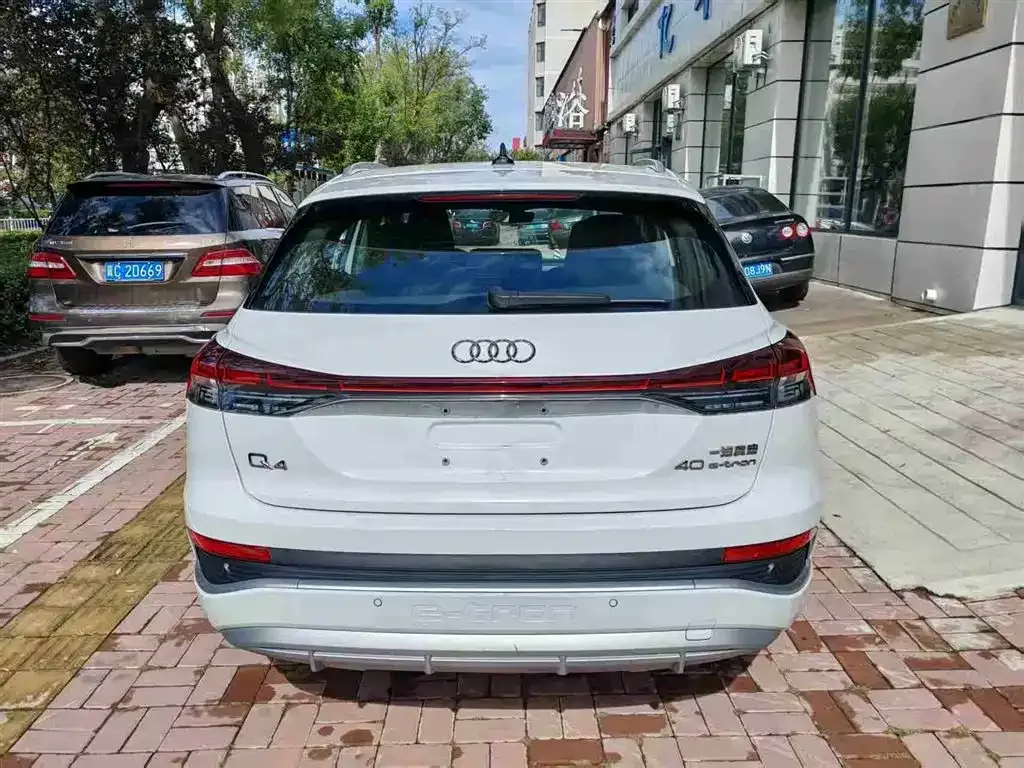 Audi Q4 e-tron — фото 8