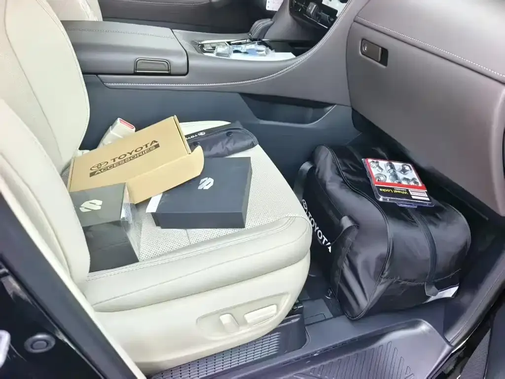Toyota Alphard — фото 3