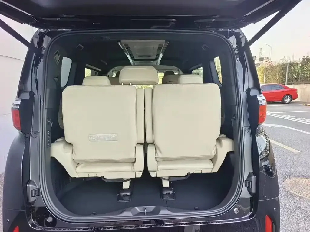 Toyota Alphard — фото 4