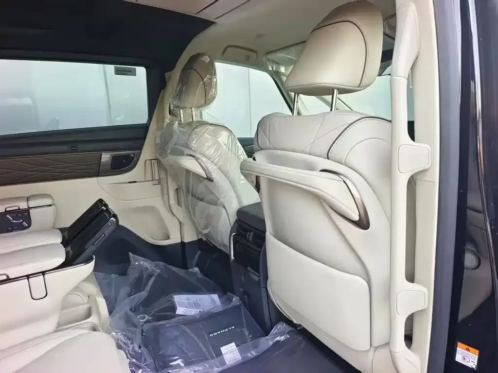 Toyota Alphard — фото 5