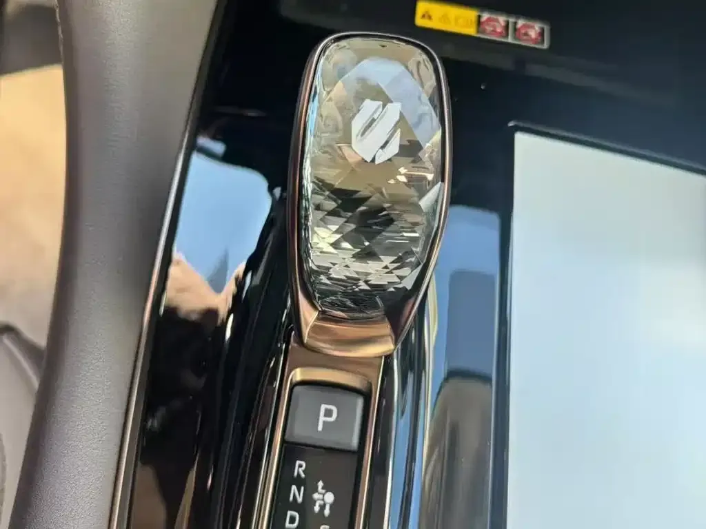 Toyota Alphard — фото 7