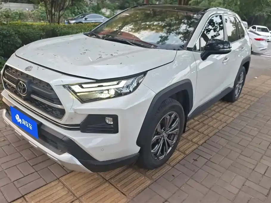 Toyota RAV4 — фото 1