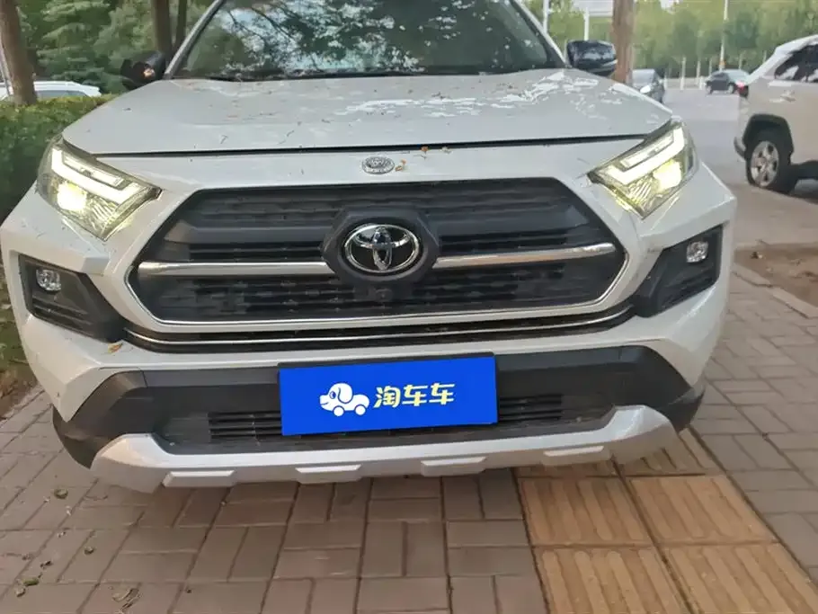 Toyota RAV4 — фото 2