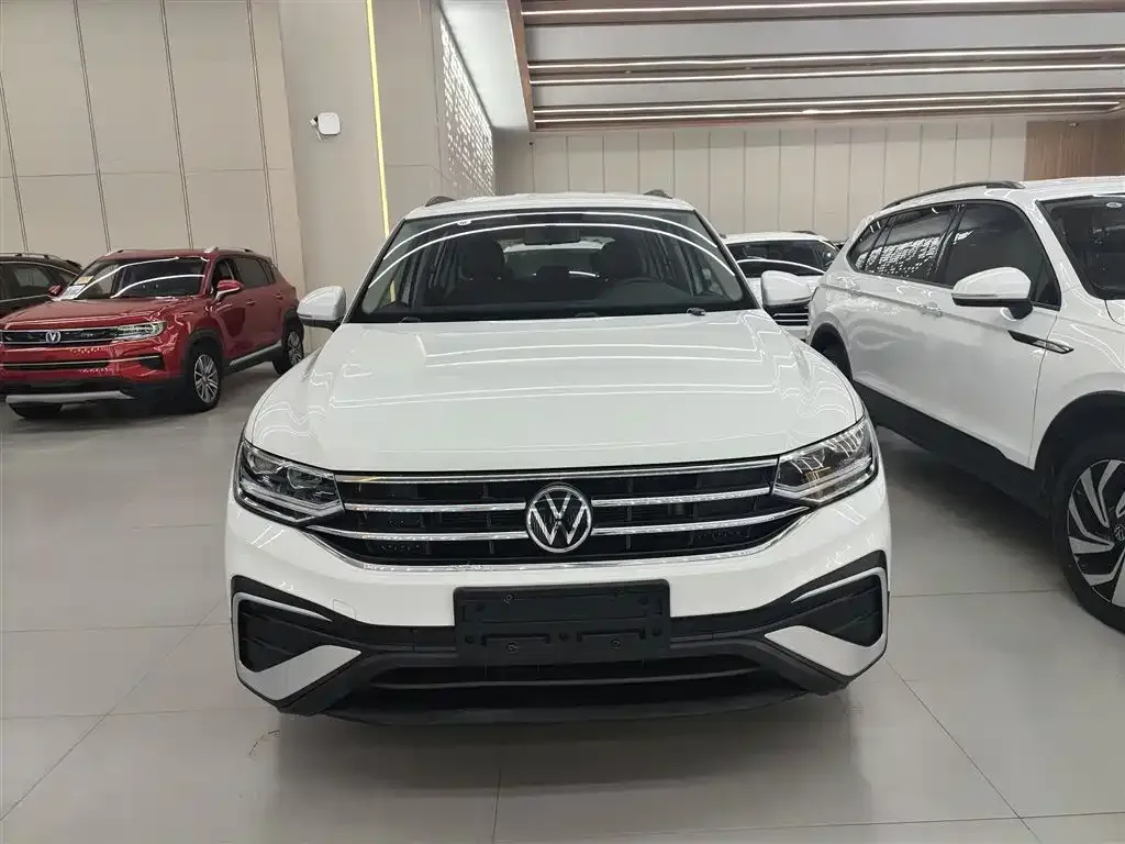 Volkswagen Tiguan L — фото 3