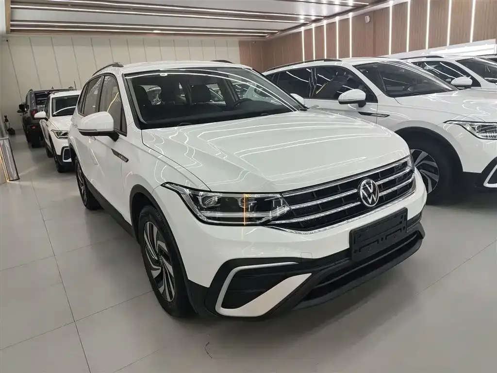 Volkswagen Tiguan L — фото 4