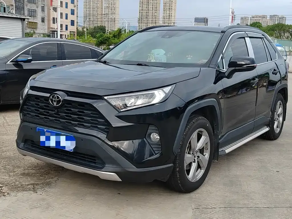 Toyota RAV4 — фото 1