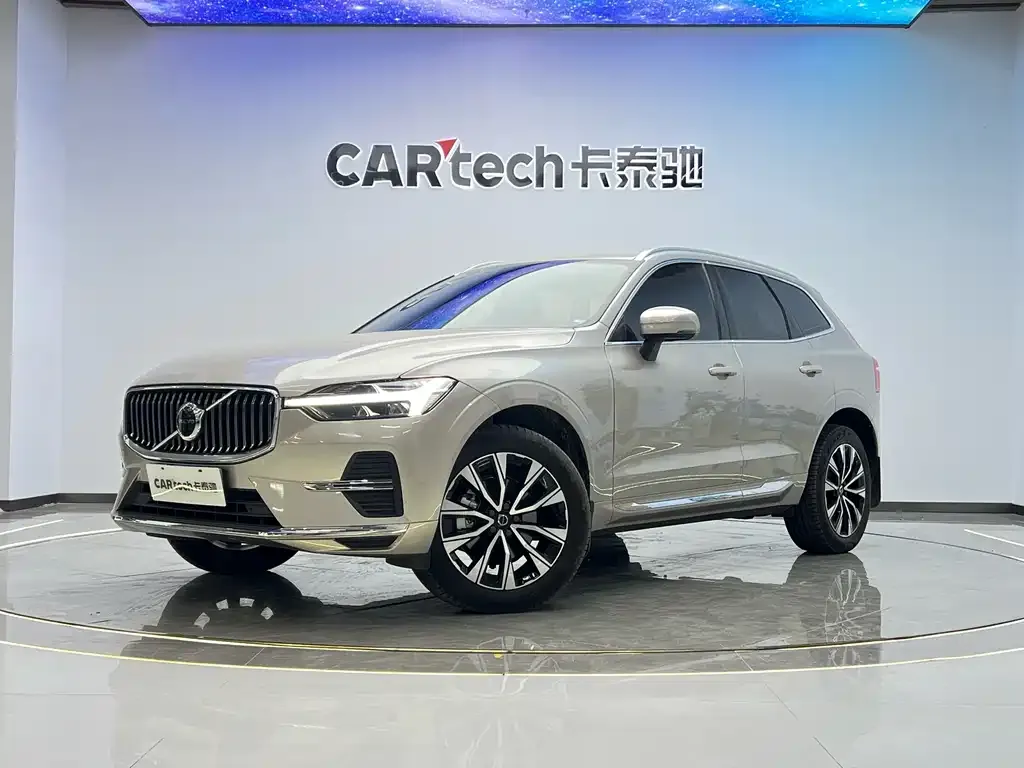 Volvo XC60 — фото 1